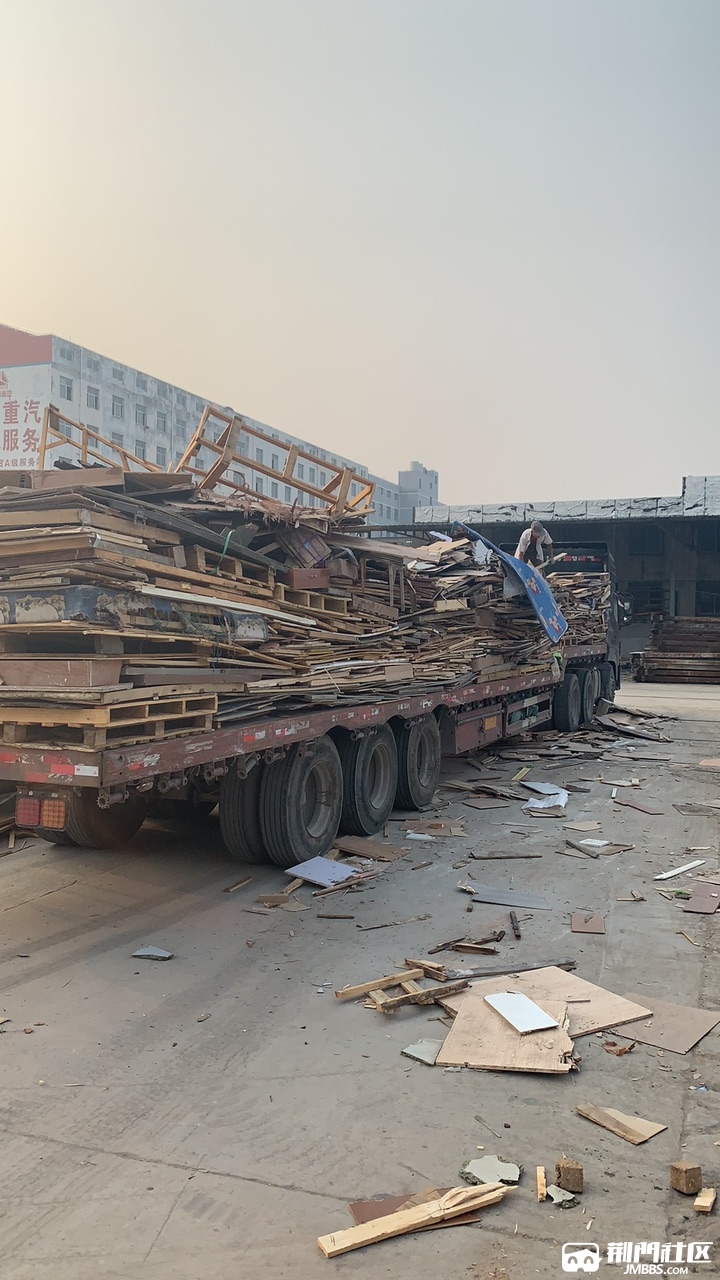 荆门杨家桥长期回收各种废旧木材.