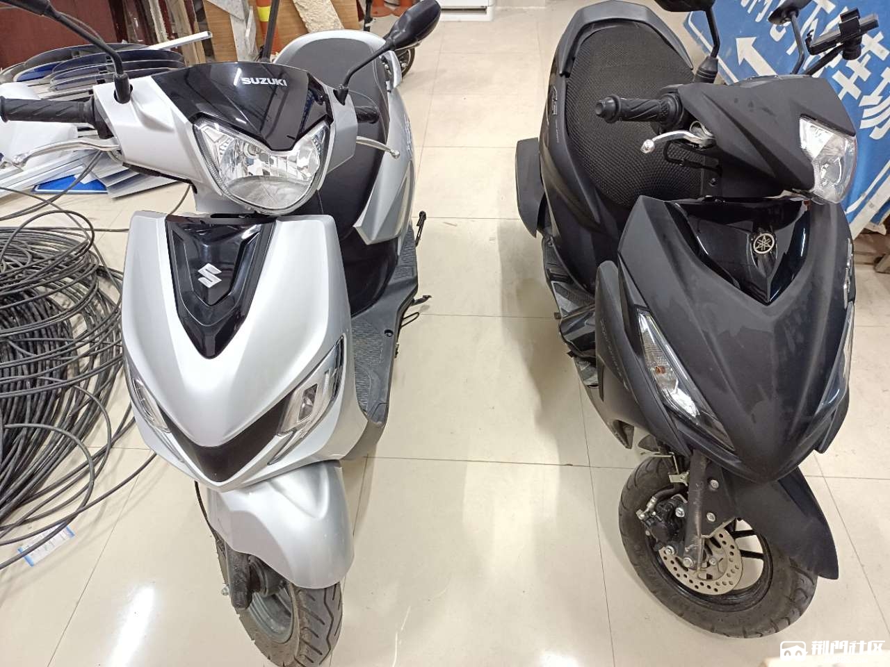 豪爵悦星125-9c女装踏板金属银色