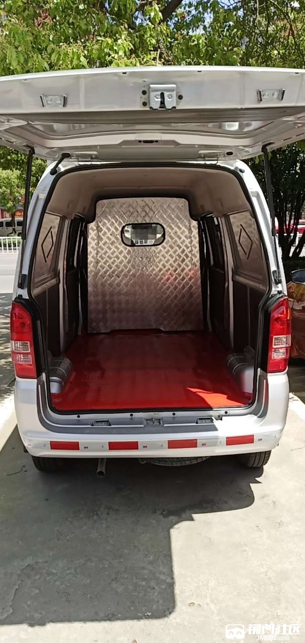 求一辆封闭式面包车