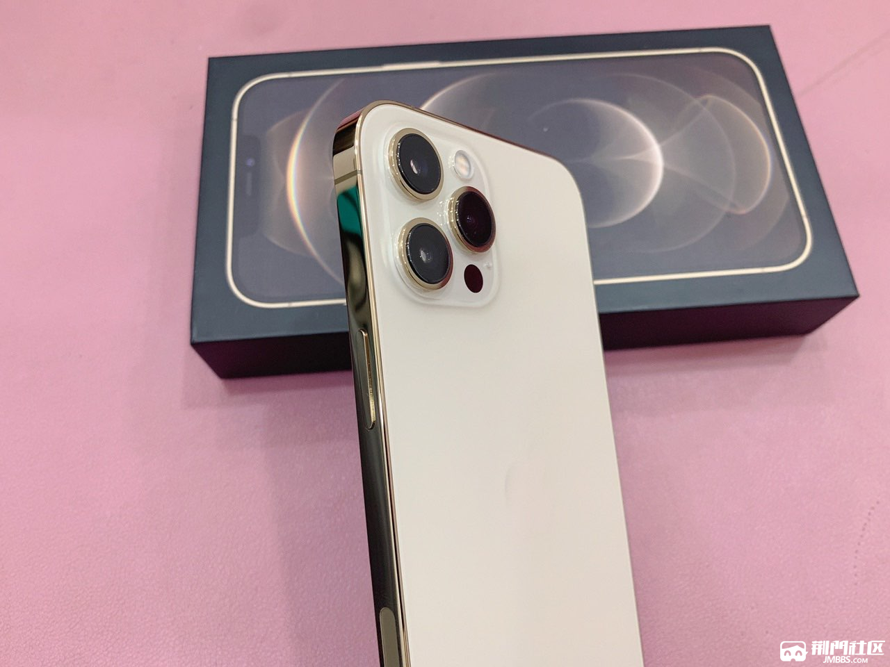 苹果12pro白色128g,全原无修,准新机,仅用了半个月!老客户优先