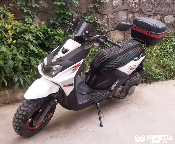 路虎踏板摩托车一辆