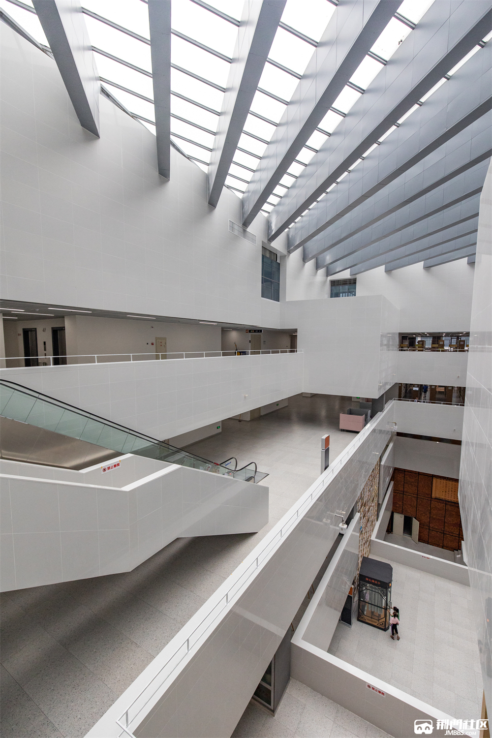 暑期文明荆门市图书馆新馆开放啦60万册图书超大自习室空中花园太好看