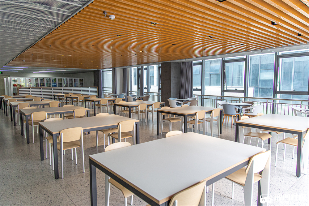 暑期文明荆门市图书馆新馆开放啦60万册图书超大自习室空中花园太好看