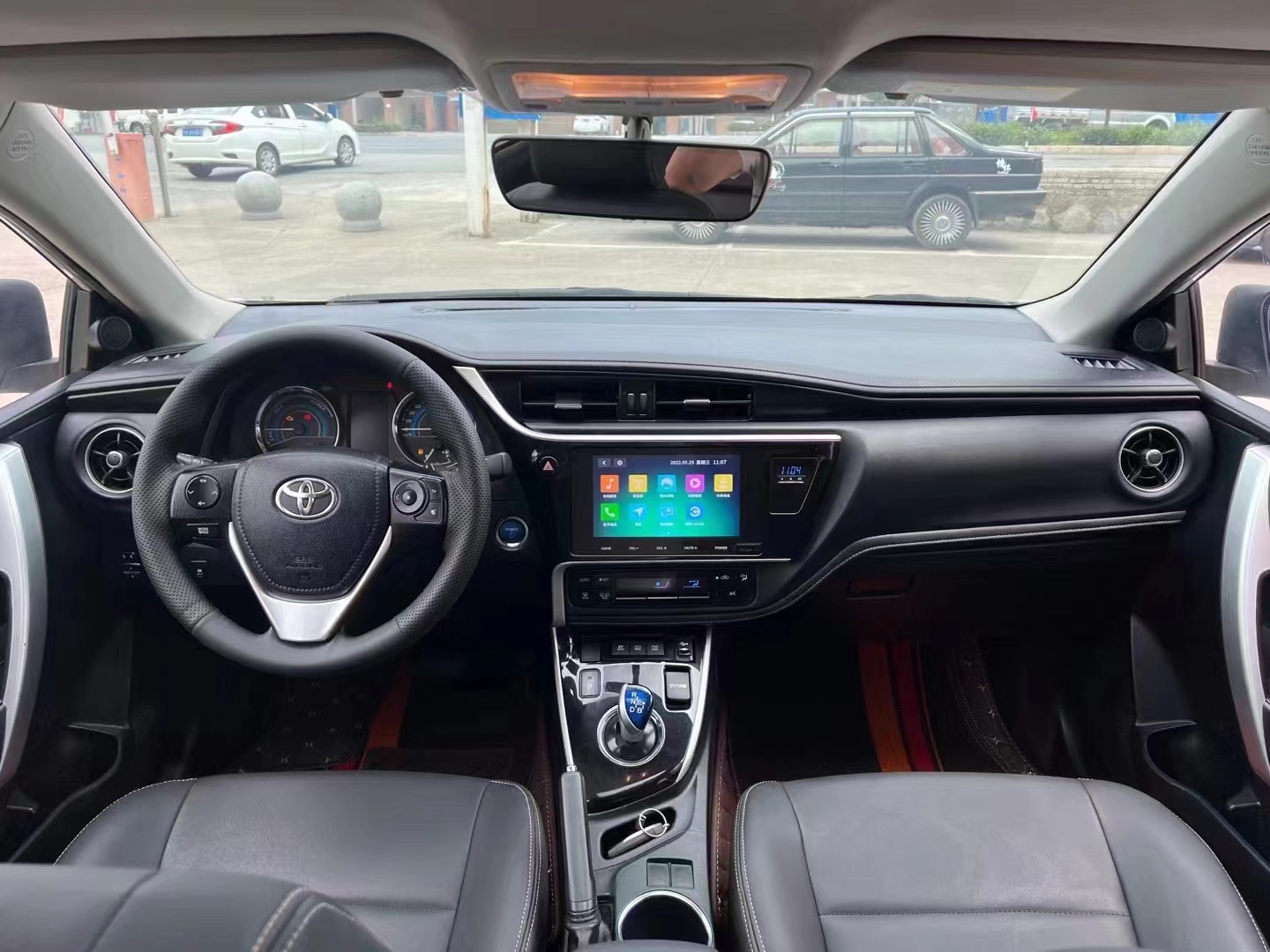 2018年6月上牌丰田卡罗拉双擎出售