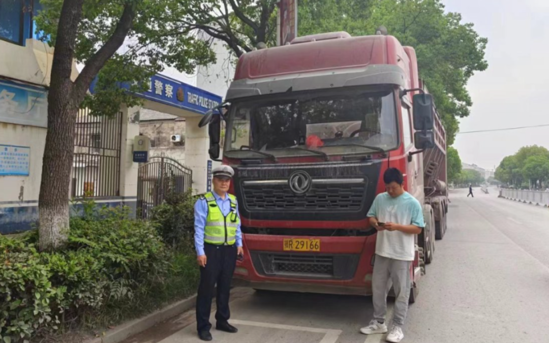 荆门联合行动600余起交通违法行为被查处其中酒醉驾41起