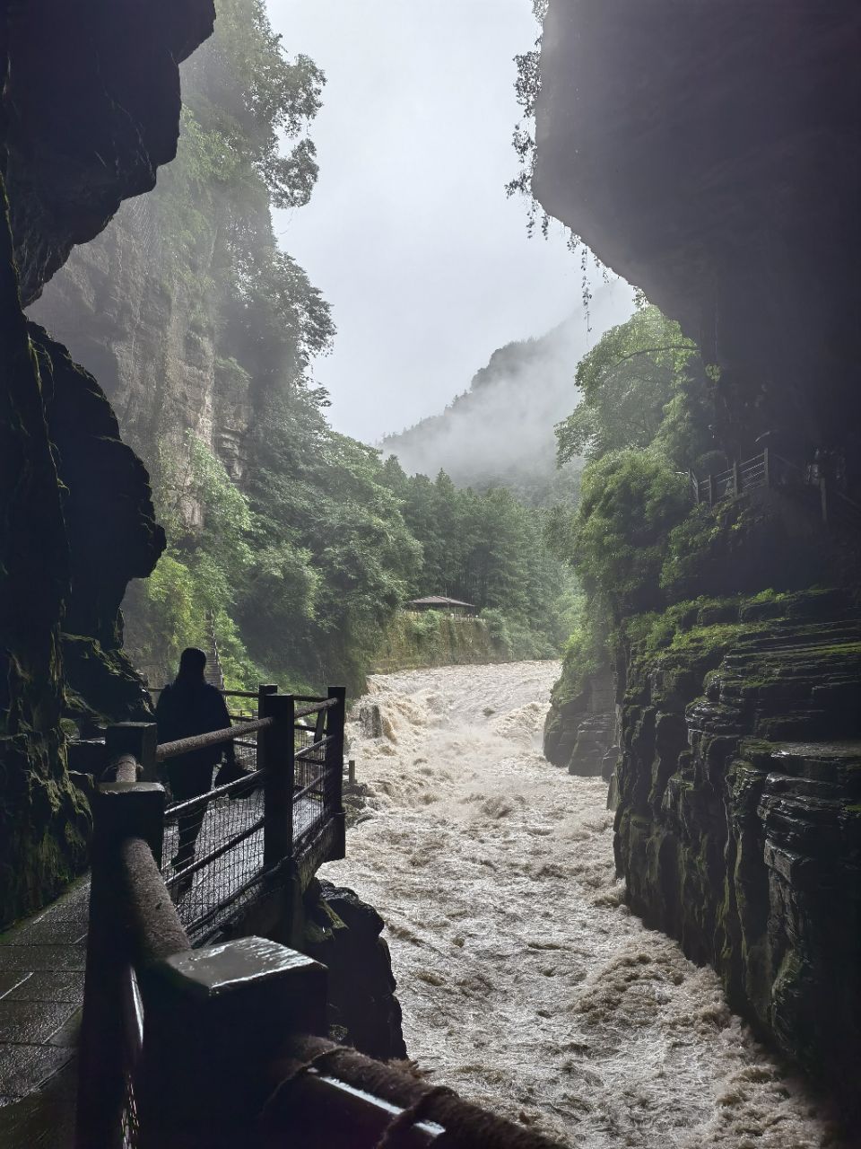 腾龙洞的美景图片图片