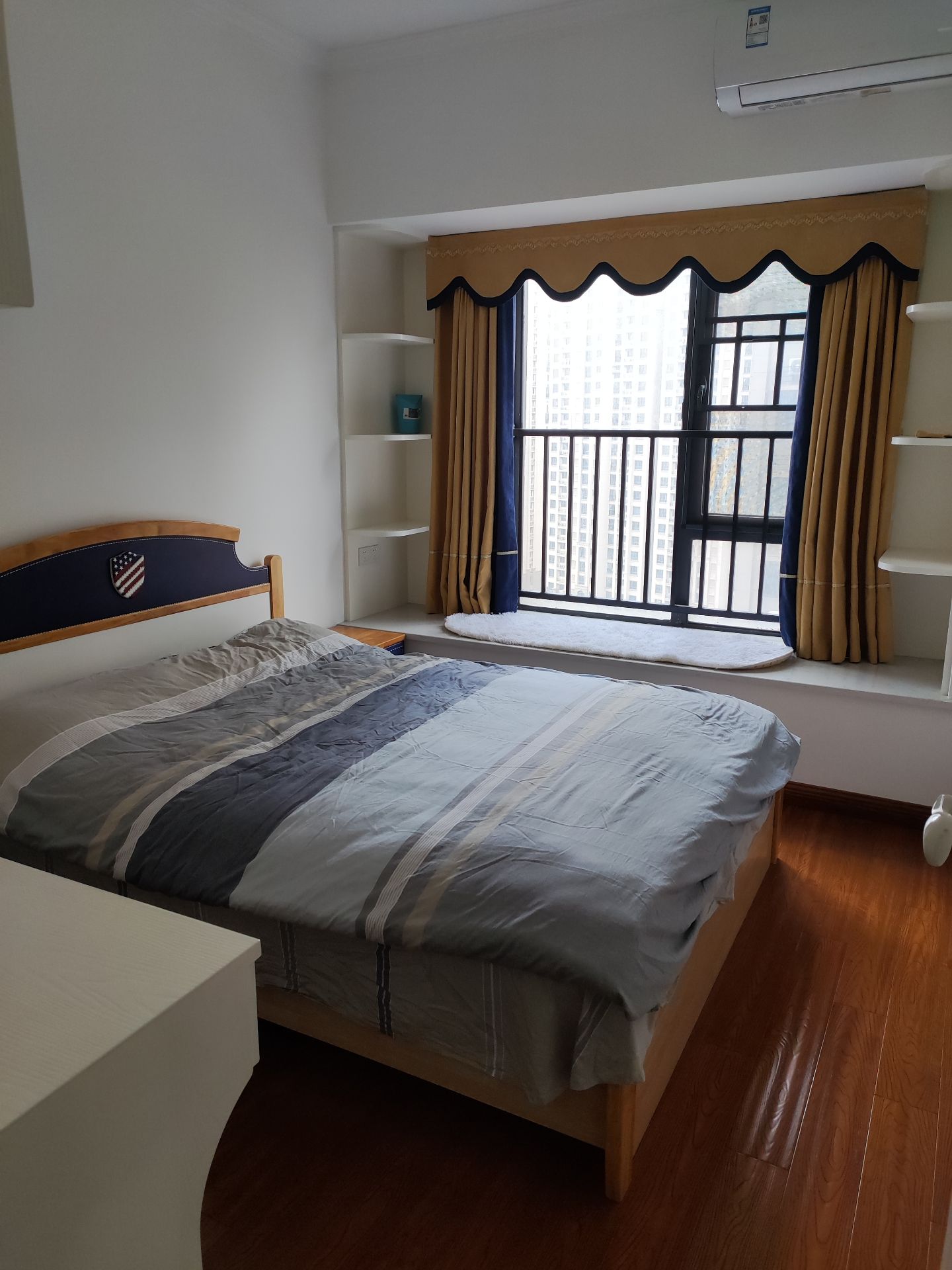 碧桂园四期,电梯中间楼层,105平精装三房,证满五唯一,40多急出,首付仅